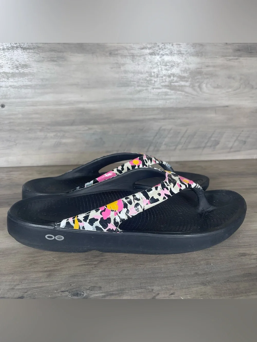 Oofos Womens 10 Floral Leopard Animal Print Thong Sandals Comfort Lightweight